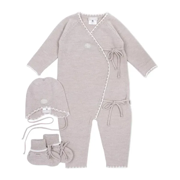 Lillelam, Hentesett i merinoull, lys beige
